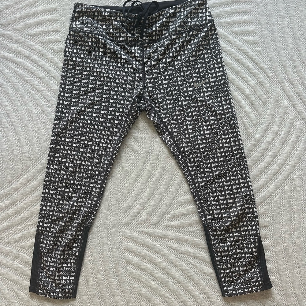 Nike High Rise Crop Leggings